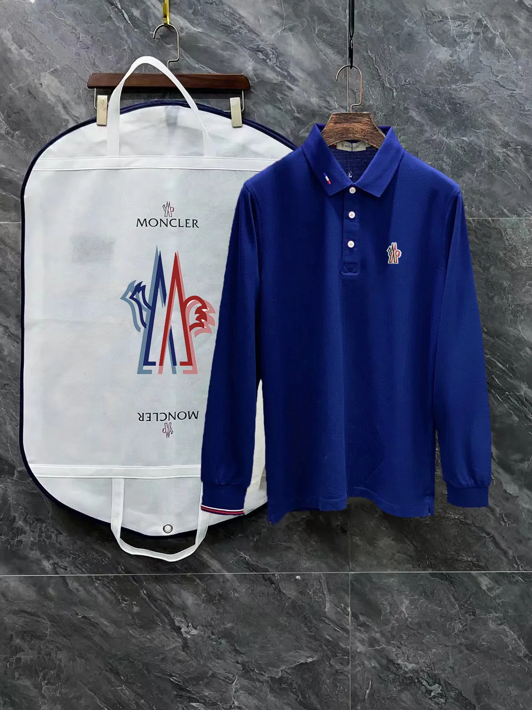MONCLER/ Polo 。 T . . ! Piquet , “ ”。 . , , logo ， ， ， ， ， ， 。 Black/White/ Size：M~3XL